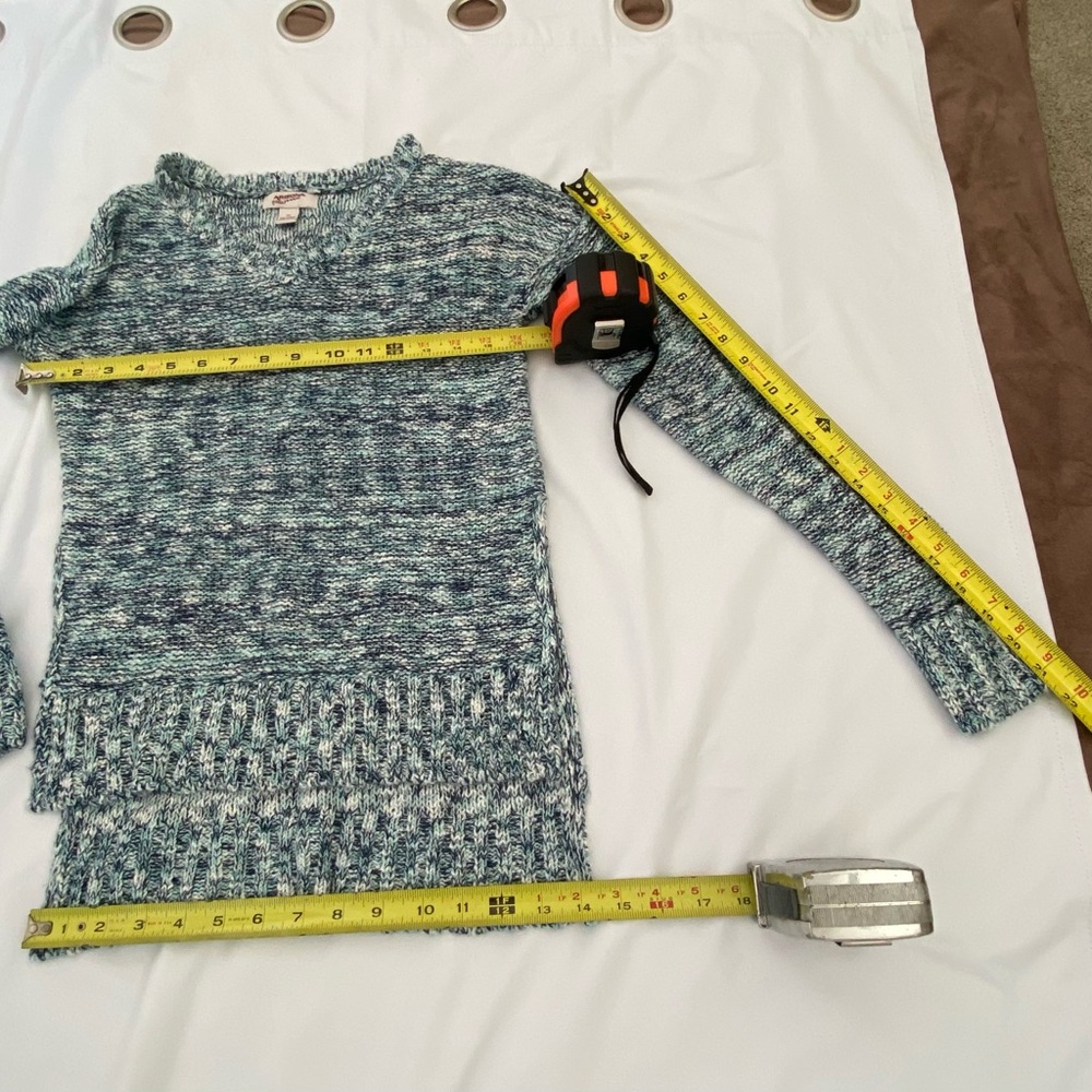 Arizona Jeans Acrylic Sweater. Juniors size XS.  Like New. Side Slits. - Picture 10 of 12